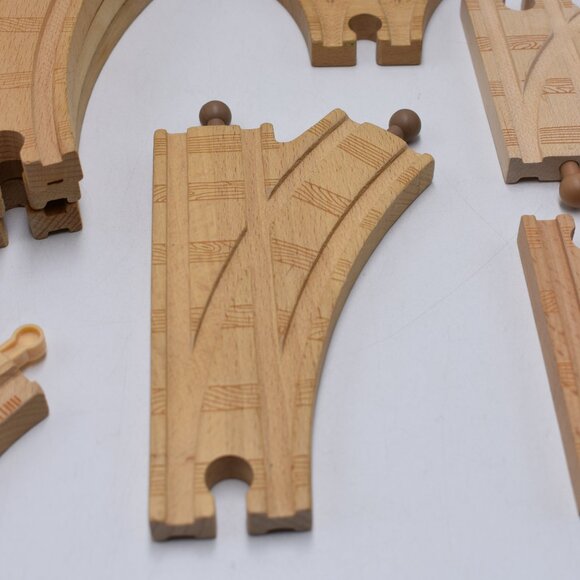 Lot of 40 Genuine Thomas Wooden Tracks Railway Trains Ascending Switch Curved - Picture 8 of 11